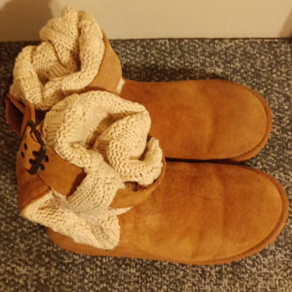 UGG Cassidee knit cuff brown suede size 6 s/n 1011460